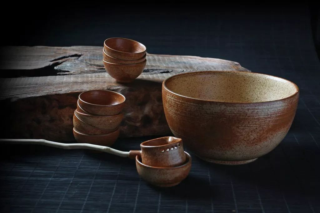 大茶碗：食罷一覺(jué)睡，起來(lái)兩碗茶。