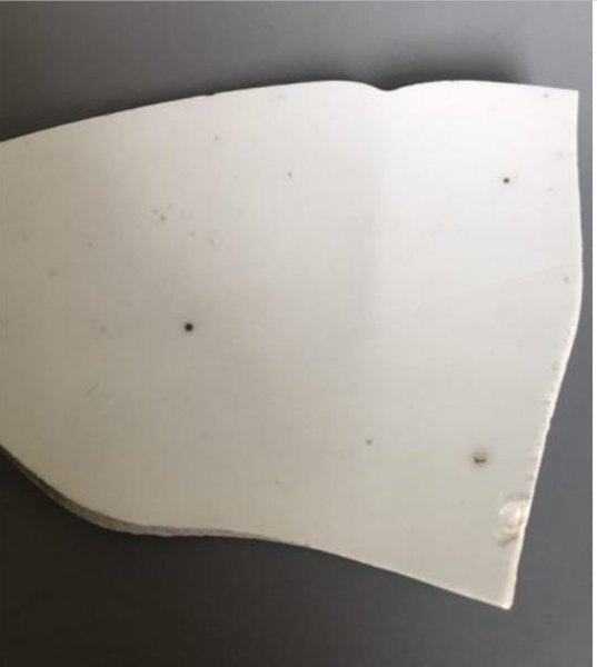 定瓷標(biāo)本上有明顯的斑點